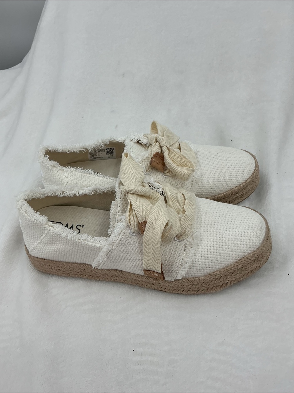 TOMS Cream Canvas Bow-Accent Slip-On Flats B48 - Picture 2 of 6
